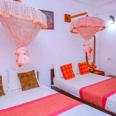 Cannel Side Guest House Polonnaruwa Esterno foto
